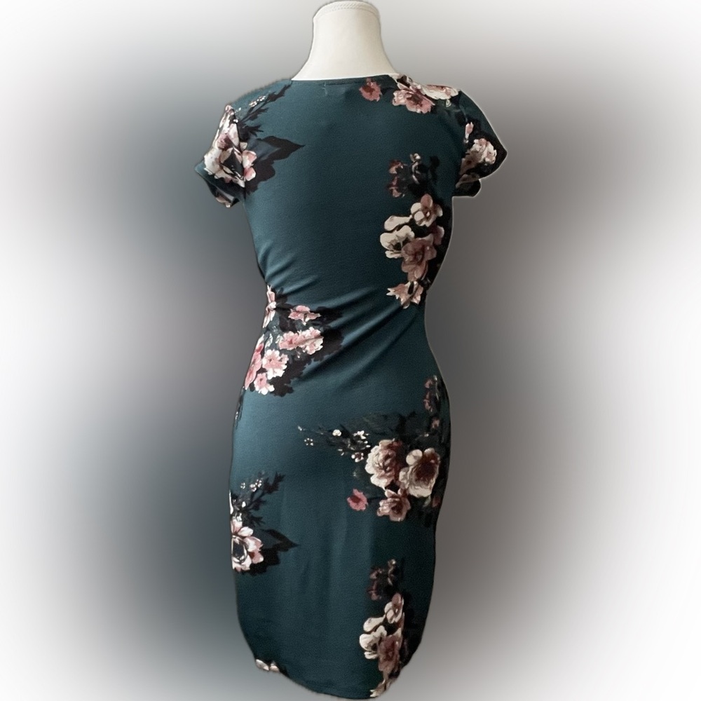 Almost Famous Women's Emerald Green Floral Print Wrap Dress, Size M - Picture 3 of 4